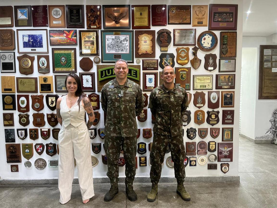 Dra. Debora P. Castro e Militares